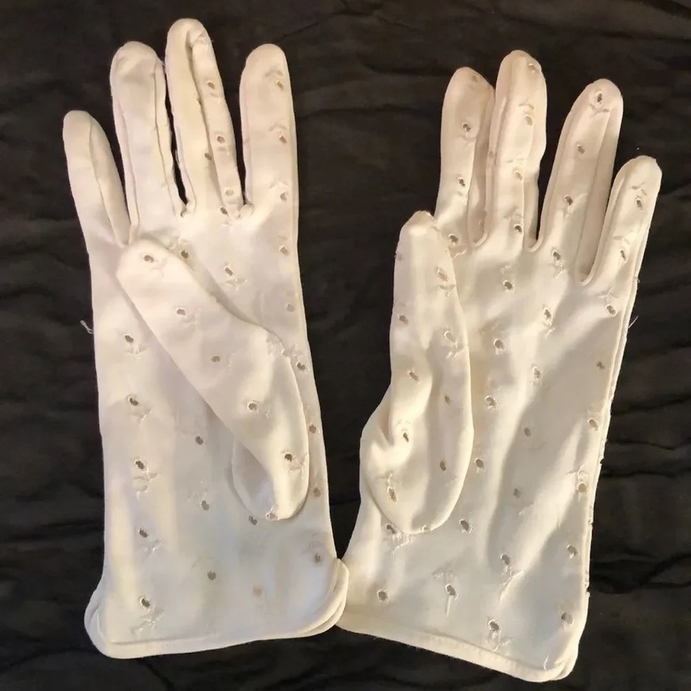 Vintage Off White Ladies Gloves Floral Embroidery